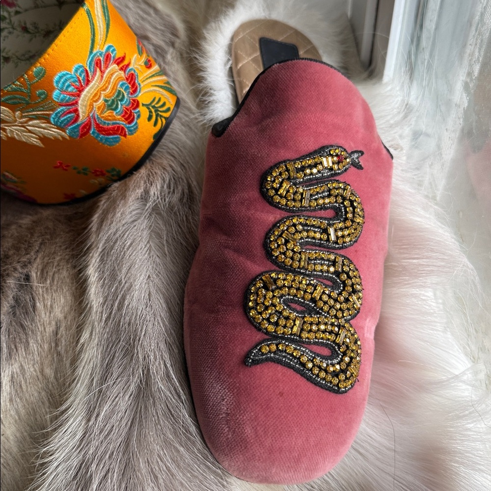 Gucci floral embroidered silk sandal + beaded snake velvet loafer set. - Picture 4 of 4